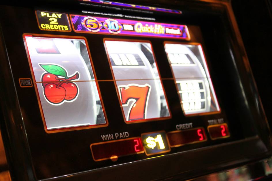 Why Slots Dominate Online Casinos: The Psychology and Mechanics Behind Their Popularity